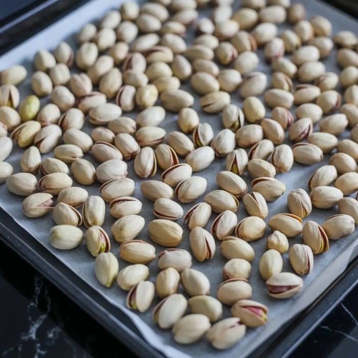 طرز بو دادن پسته تازه در فر